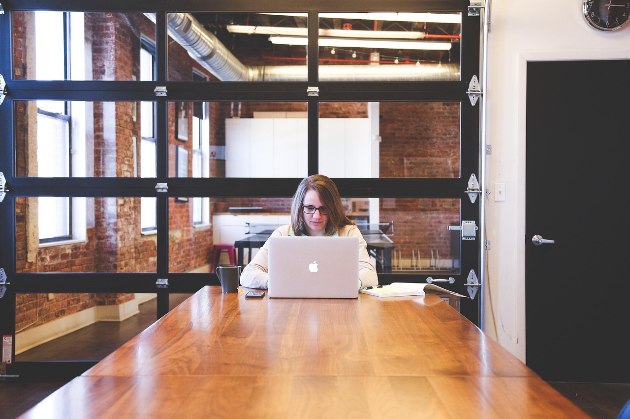 Student, typing, keyboard — 5 reasons why you should work under an umbrella firm