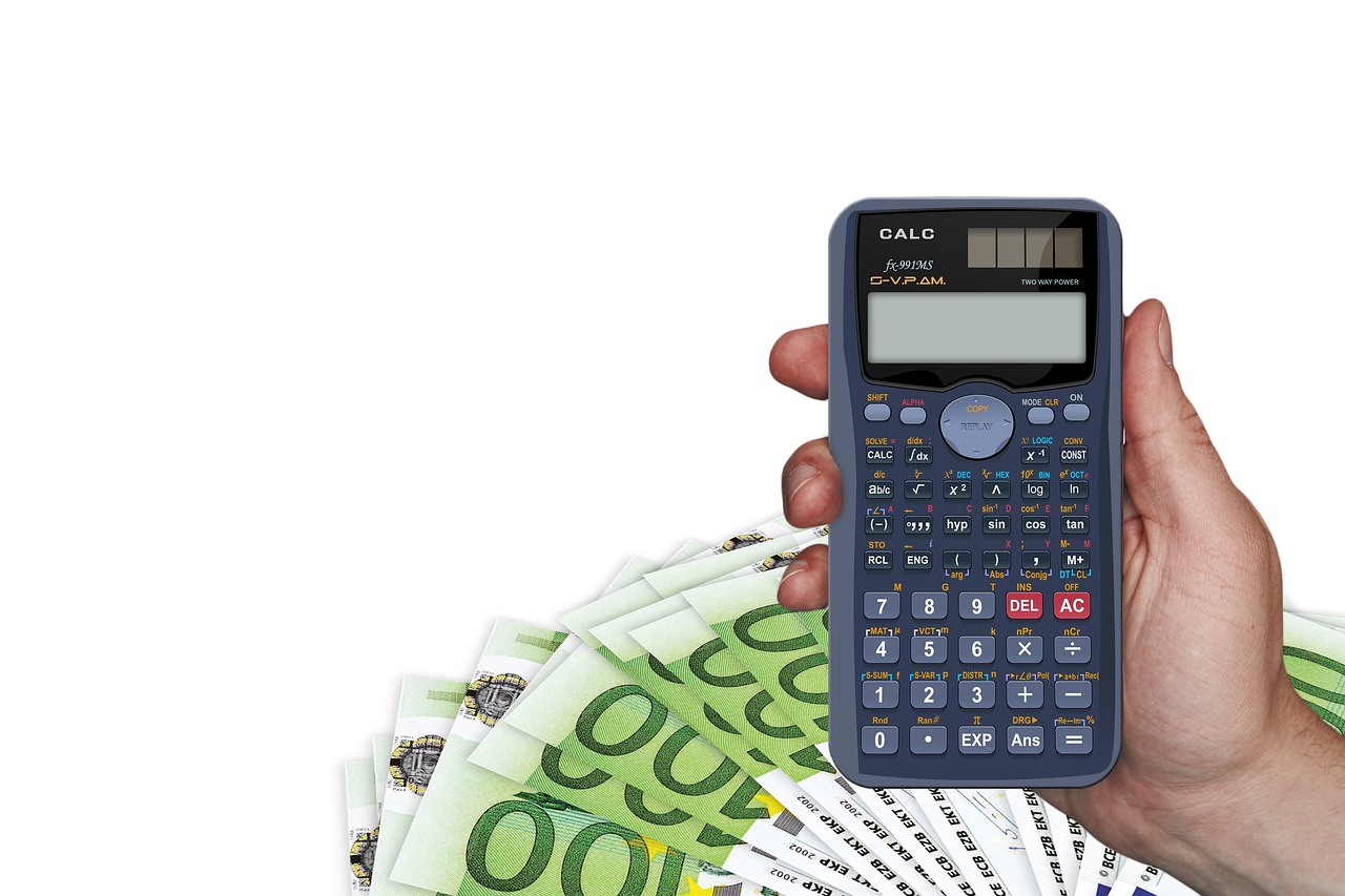 Calculator, money, dollar — 9 fundamental factors to know for the Forex traders, especially beginners