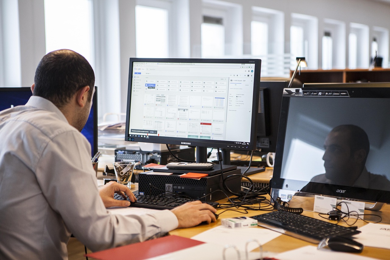 Computer, work, business — Acquire effective software to get upper hand in inventory management