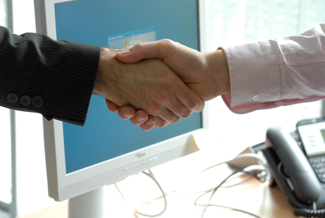 Hand shake, business, professional — Essential Tips for Risk Tolerance Assessment
