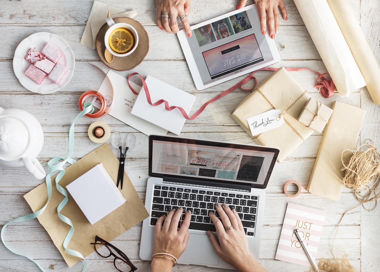 Desktop, laptop, crafts — Finer Balances for the Best Retail Activity