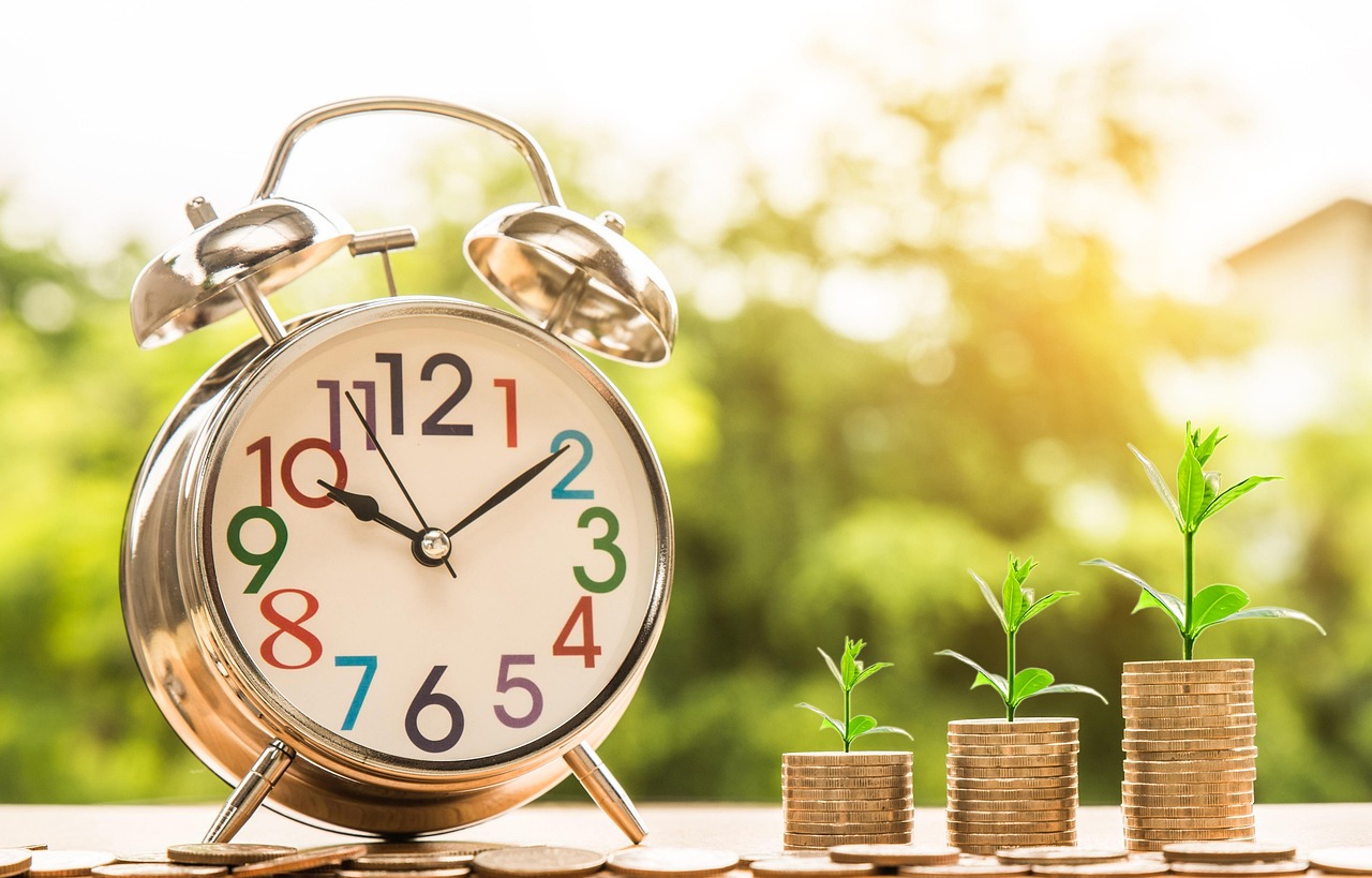 Clock, money, growth — How can digital marketing be helpful in describing a product?