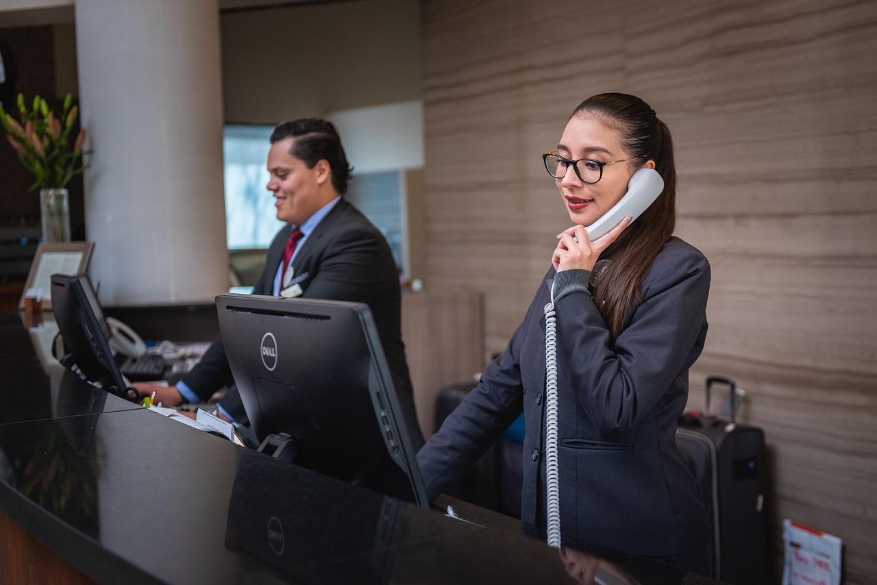 Receptionists, phone call, hotel — How do personalized corporate gifts benefit your business?