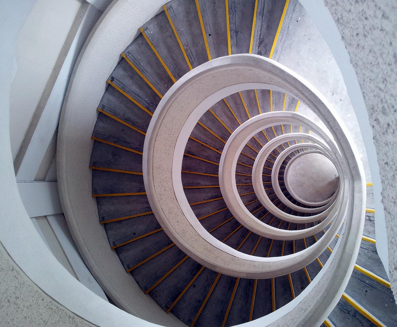 Staircase, spiral, tower — Is Torque Trading a scam?