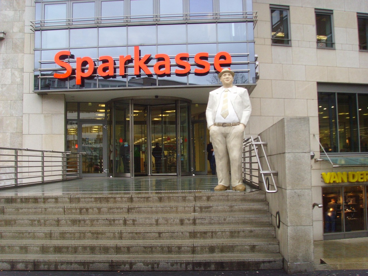 Sparkasse, bank, finance — Things Buyers Do while searching for Homes for Sale That Sellers Don't Like