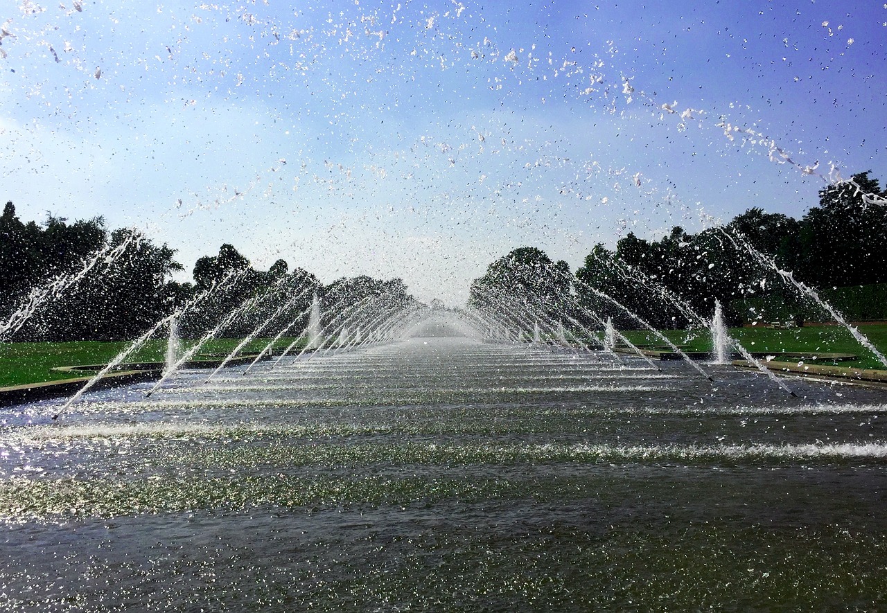 Fountain, water, water feature — What are some of the uses of bridging loans?